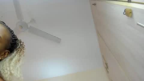 Snapshot of amanda_tint chatting on 10-22-25, 07:52 Amanda tint online show from 10-22-25, 07:52