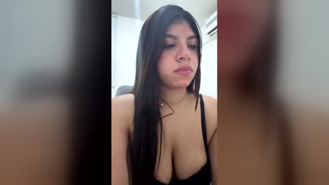 Snapshot of amandabrooks_18 chatting on 04-19-26, 04:12 Amanda online show from 04-19-26, 04:12