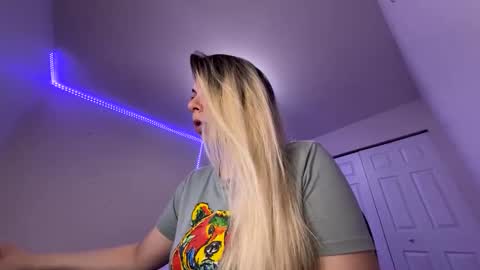 Snapshot of amandainbloom chatting on 02-25-25, 12:36 Amanda online show from 02-25-25, 12:36