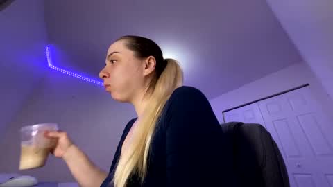 Snapshot of amandainbloom chatting on 03-02-25, 11:39 Amanda online show from 03-02-25, 11:39