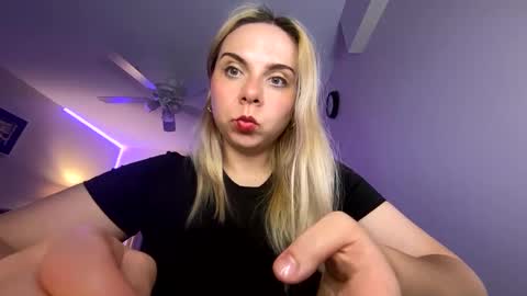 Snapshot of amandainbloom chatting on 09-15-25, 09:31 Amanda online show from 09-15-25, 09:31