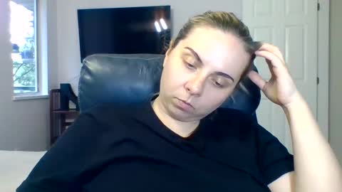 Snapshot of amandainbloom chatting on 09-30-25, 11:32 Amanda online show from 09-30-25, 11:32