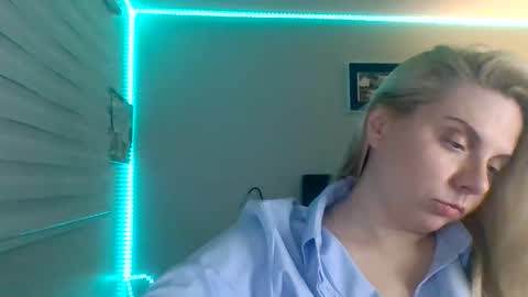 Snapshot of amandainbloom chatting on 11-26-25, 08:59 Amanda online show from 11-26-25, 08:59