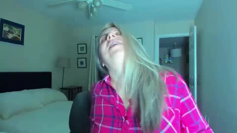 Snapshot of amandainbloom chatting on 02-18-26, 07:48 Amanda online show from 02-18-26, 07:48