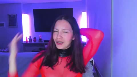 Snapshot of amara_22_ chatting on 09-28-25, 04:40 Liz online show from 09-28-25, 04:40