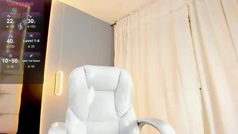 Snapshot of amara_lune chatting on 04-23-26, 03:03 online show from 04-23-26, 03:03