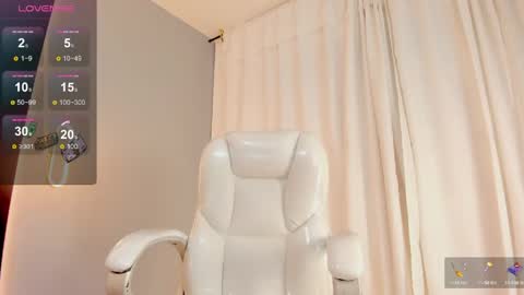 Snapshot of amara_lune chatting on 05-02-26, 01:05 online show from 05-02-26, 01:05