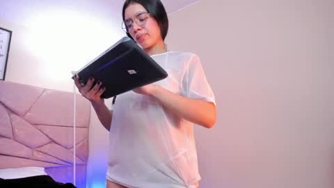 Snapshot of amara_velle chatting on 04-01-26, 01:41 amara velle online show from 04-01-26, 01:41