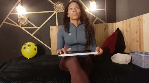 Snapshot of amara_vex chatting on 06-12-26, 12:15 amara_vex online show from 06-12-26, 12:15