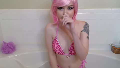 Snapshot of amaramoonglow chatting on 11-28-25, 10:01 Amara online show from 11-28-25, 10:01