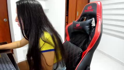 Snapshot of amaranta69_cam chatting on 02-11-25, 05:47 AMARANTA online show from 02-11-25, 05:47