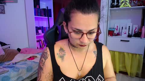 Snapshot of amarantha666 chatting on 12-11-24, 11:10 Susan online show from 12-11-24, 11:10