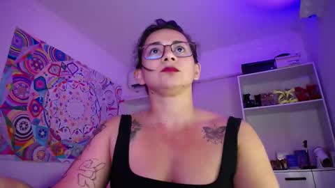 Snapshot of amarantha666 chatting on 10-21-25, 11:27 Susan online show from 10-21-25, 11:27