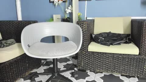 Emily online show from 02-09-25, 11:04