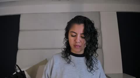 Snapshot of amarettho chatting on 06-04-26, 11:38 Emily online show from 06-04-26, 11:38