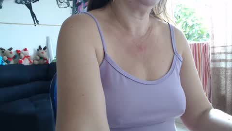 Snapshot of amaris_c chatting on 02-03-25, 01:19 amaris_c online show from 02-03-25, 01:19