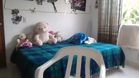 Snapshot of amaris_c chatting on 10-02-25, 02:35 amaris_c online show from 10-02-25, 02:35