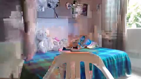 Snapshot of amaris_c chatting on 10-05-25, 12:03 amaris_c online show from 10-05-25, 12:03