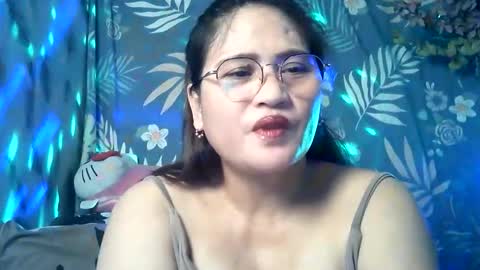 Snapshot of amazing_angel22 chatting on 04-28-26, 09:47 amazing angel online show from 04-28-26, 09:47
