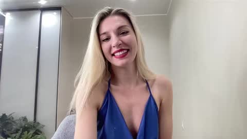 Snapshot of amazingkelly chatting on 12-12-24, 10:13 Kelly online show from 12-12-24, 10:13