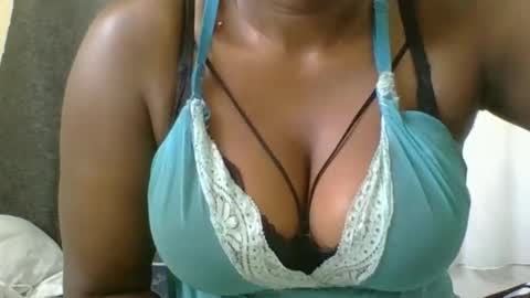 Mia online show from 09-14-25, 05:39