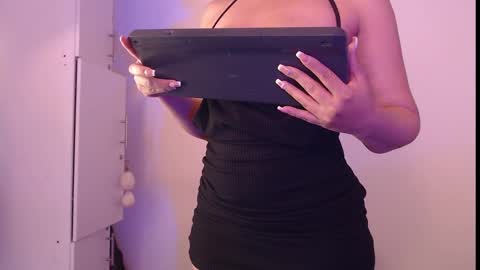 Snapshot of ambar_jonesx chatting on 01-24-25, 07:41 Ambar Jones online show from 01-24-25, 07:41