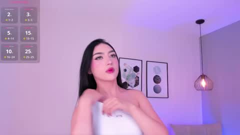 ambarevans_ online show from 10-07-25, 11:51