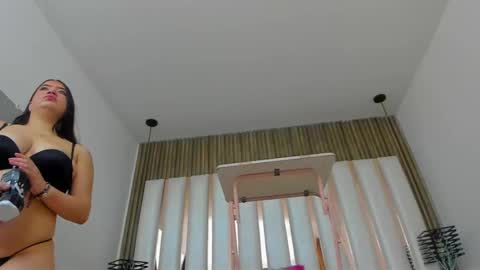 Snapshot of ambargills chatting on 11-11-25, 02:06 AmbarGills online show from 11-11-25, 02:06