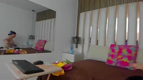 Snapshot of ambargills chatting on 11-12-25, 01:00 AmbarGills online show from 11-12-25, 01:00