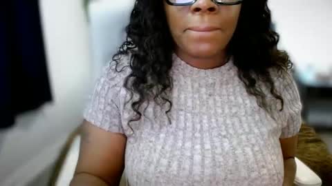 Amoya online show from 10-27-25, 03:27