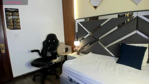 Ambar Ross online show from 04-10-26, 01:27