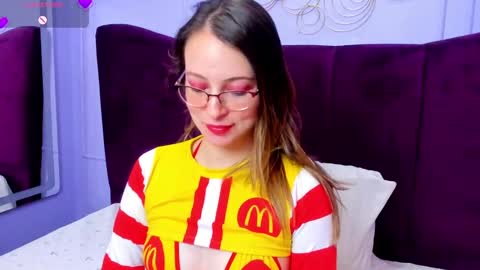 .  Amber Wood  . online show from 03-09-25, 11:47