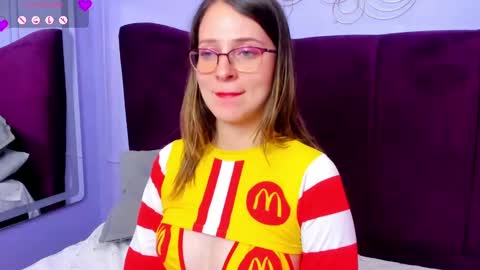 .  Amber Wood  . online show from 03-09-25, 06:00