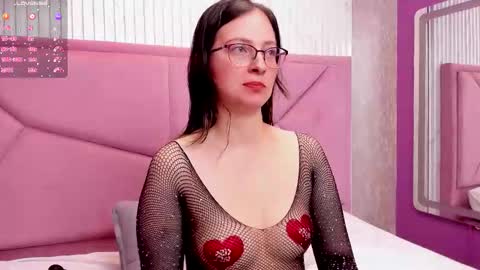 .  Amber Wood  . online show from 10-08-25, 12:47