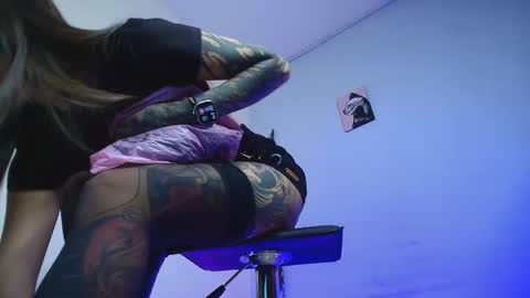 Snapshot of amber_blair chatting on 11-19-25, 10:10 amber_blair online show from 11-19-25, 10:10