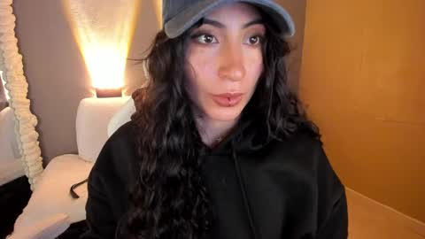 amber_curly online show from 03-01-25, 04:00