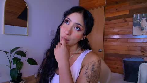 Snapshot of amber_curly chatting on 05-25-26, 11:22 amber_curly online show from 05-25-26, 11:22