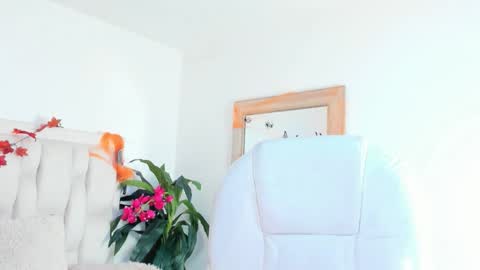 Snapshot of amber_rose23 chatting on 10-16-25, 05:03 Michell online show from 10-16-25, 05:03