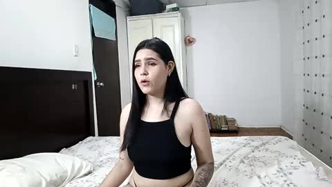 Snapshot of amber_soe chatting on 10-28-25, 02:04 Amber online show from 10-28-25, 02:04