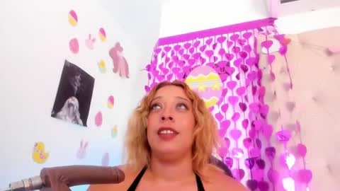 Snapshot of amber_yours chatting on 02-24-25, 05:09 NEW ACCOUNT --  online show from 02-24-25, 05:09