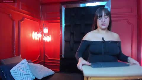 Snapshot of amberhanks chatting on 06-15-26, 12:18 Amber Hanks online show from 06-15-26, 12:18