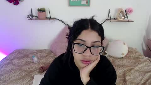 Snapshot of amberjeong chatting on 01-02-25, 10:44 Amber Jeong online show from 01-02-25, 10:44