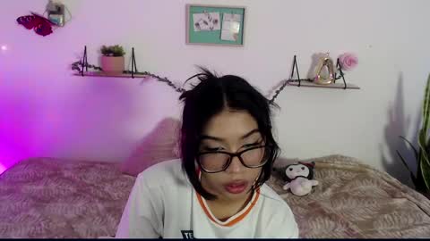 Snapshot of amberjeong chatting on 01-09-25, 02:11 Amber Jeong online show from 01-09-25, 02:11