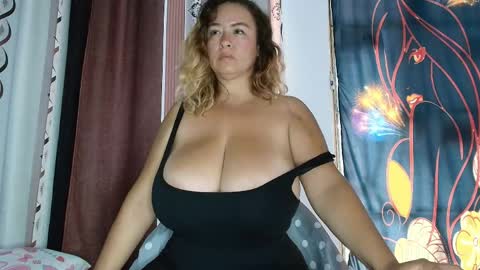 Snapshot of amberlissi chatting on 05-19-26, 04:02 LISSY online show from 05-19-26, 04:02