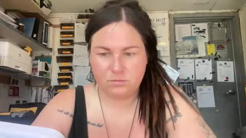 Snapshot of ambermoss7 chatting on 04-30-26, 05:41 ambermoss7 online show from 04-30-26, 05:41