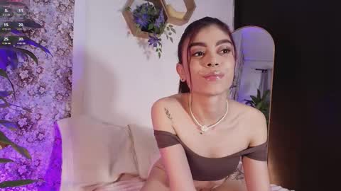 Snapshot of ambermoss_ chatting on 03-22-26, 05:44 Amber online show from 03-22-26, 05:44