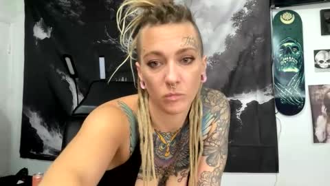 Amberneddie online show from 11-15-25, 07:32