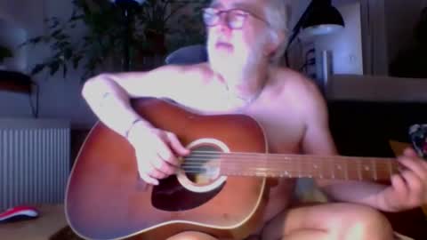 Snapshot of amberr11 chatting on 01-12-26, 11:43 Amberr11 online show from 01-12-26, 11:43