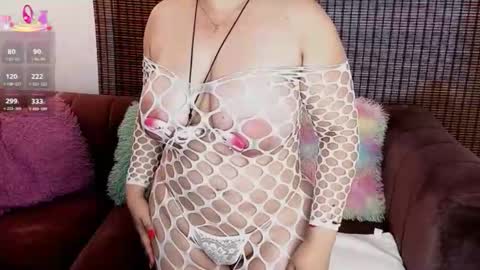 Snapshot of amberr_mooon chatting on 05-16-26, 05:45 amberr_mooon online show from 05-16-26, 05:45