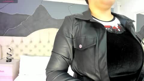 Snapshot of amberrgrey_ chatting on 09-21-25, 12:29 Amber Grey online show from 09-21-25, 12:29